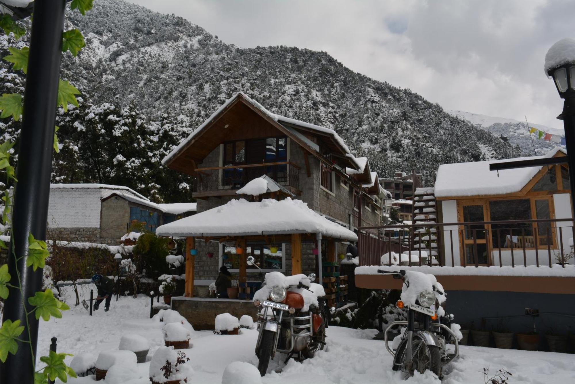Utopia Hostels Dharamkot Mcleodganj Dharamshala Buitenkant foto
