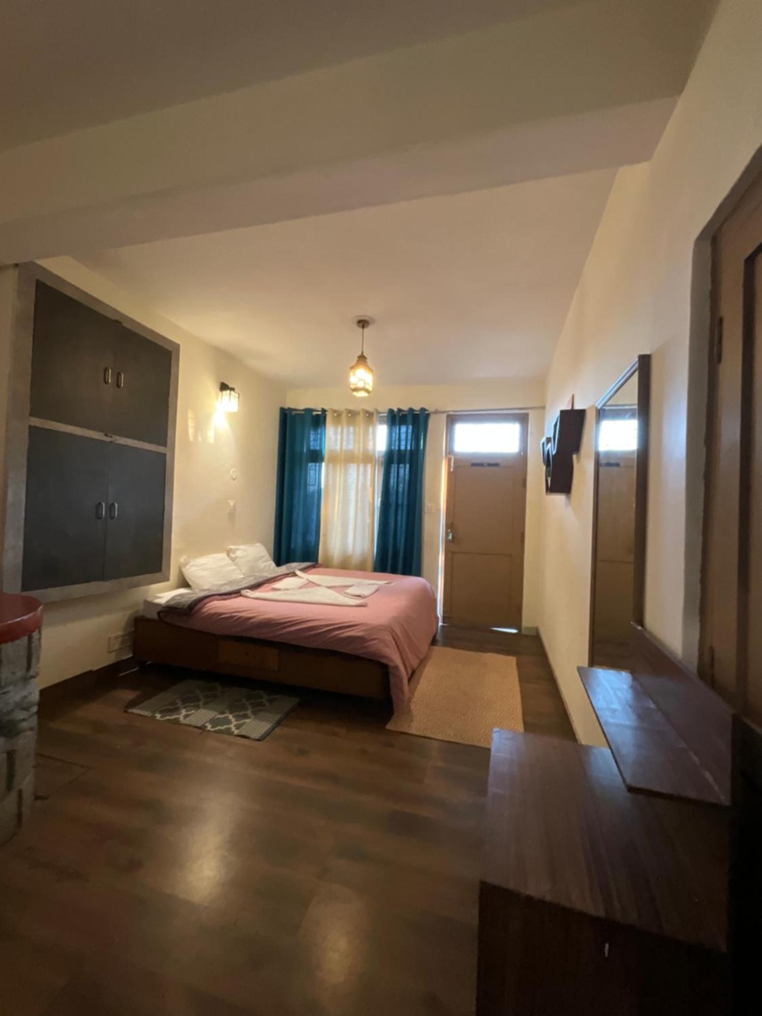 Utopia Hostels Dharamkot Mcleodganj Dharamshala Buitenkant foto