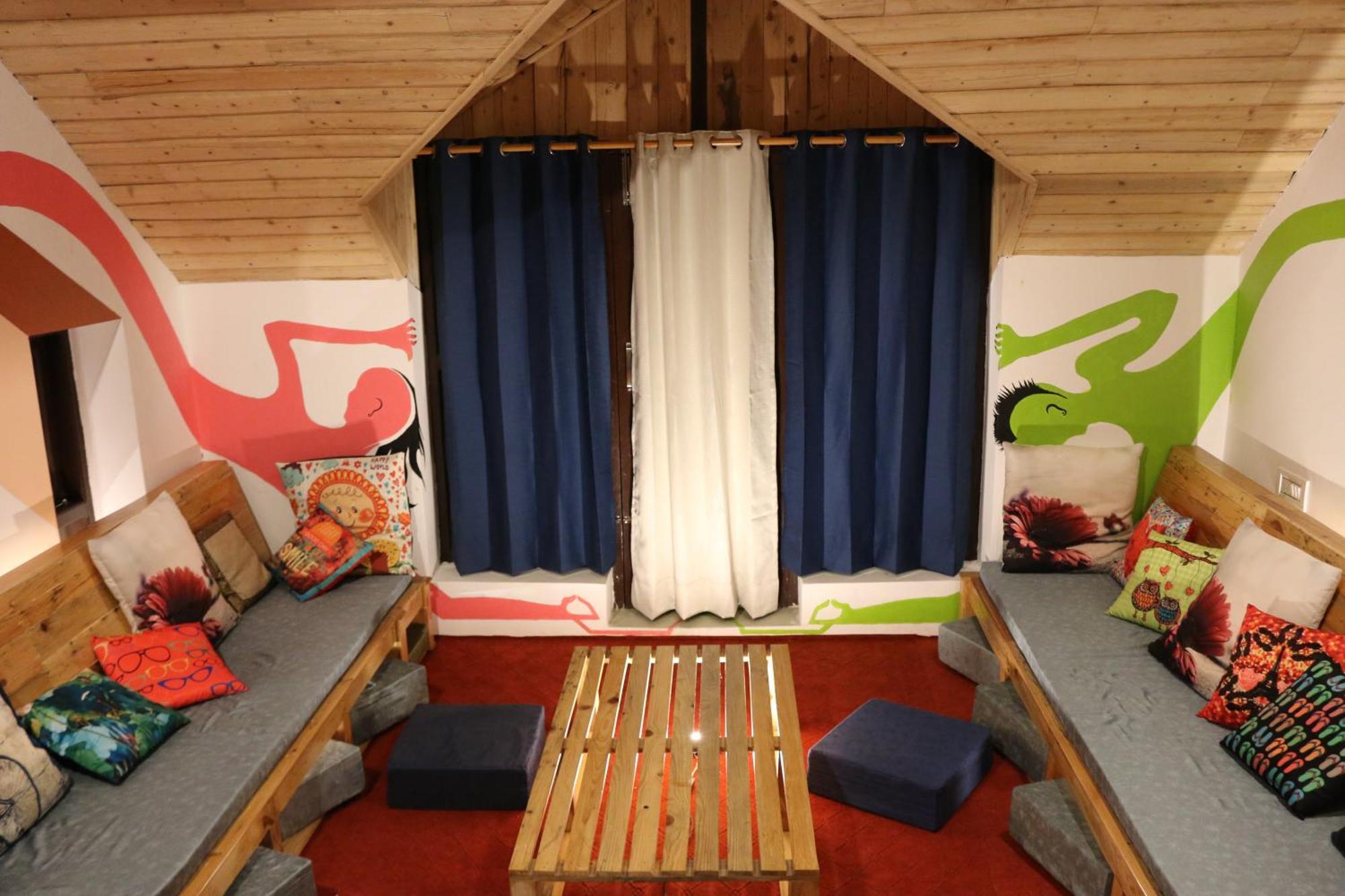 Utopia Hostels Dharamkot Mcleodganj Dharamshala Buitenkant foto